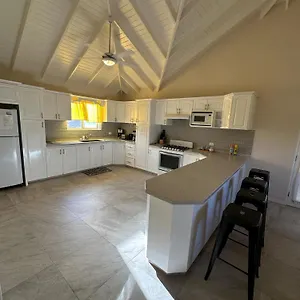 Ixoras Apartment